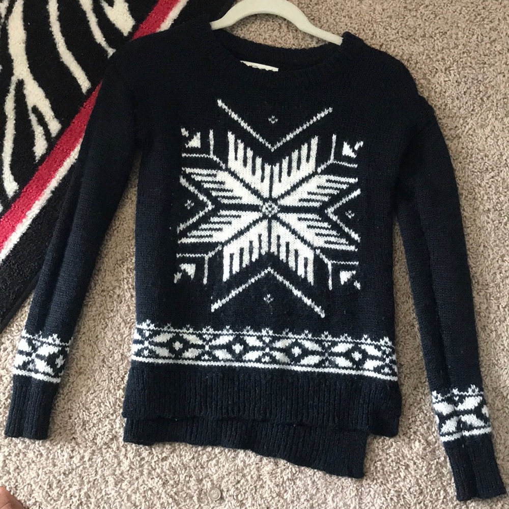 super cute sweater.